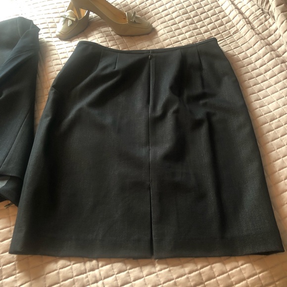 Tahari 2 piece skirt suit, stretch dark denim - Picture 3 of 6